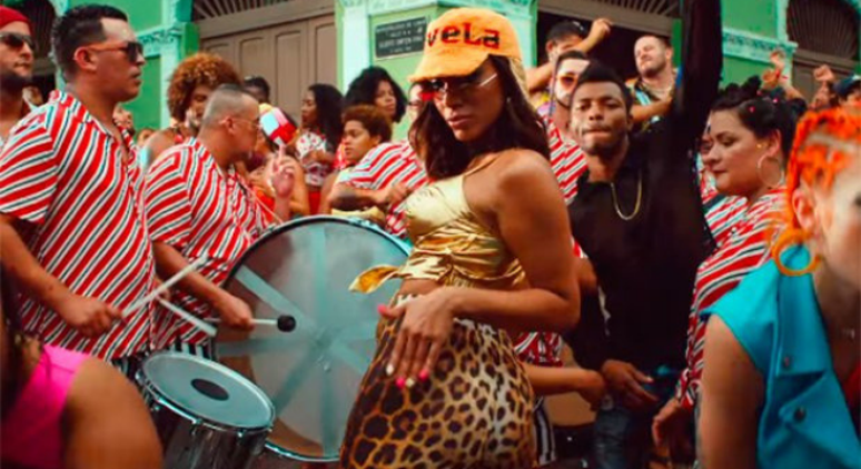 Anitta no clipe Make It Hot (Foto: Reprodu&ccedil;&atilde;o/Youtube)