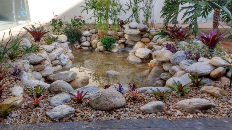 3. O encanto do lago artificial pequeno é a decoração que é feita ao redor dele. – Por: Pinterest