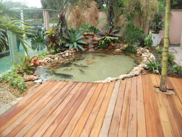 48. Use plantas e pedras para decorar o deck do seu lago artificial – Por: Eu amo decoração