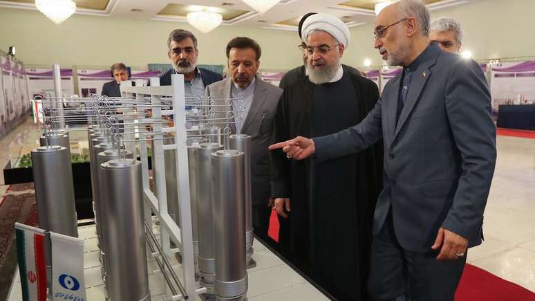 O presidente do Irã, Hassan Rouhani, diz que não está se retirando do acordo nuclear