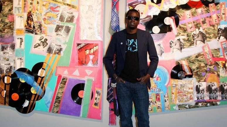 O artista Modou Dieng, em foto de 2009, diz que 'o futuro da arte é negro'
