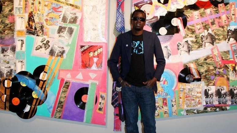 O artista Modou Dieng, em foto de 2009, diz que 'o futuro da arte &eacute; negro'