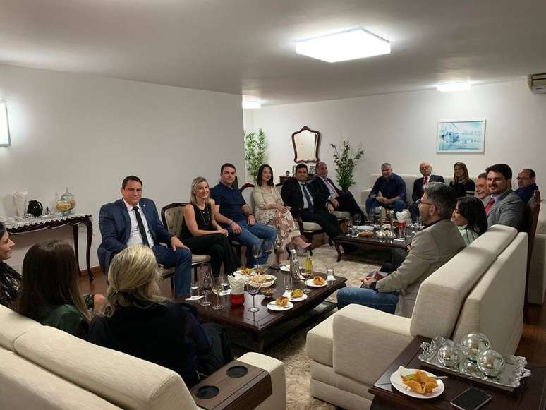 Senadores e o ministro da Justiça, Sérgio Moro, em jantar após a aprovação da criminalização do abuso de autoridade