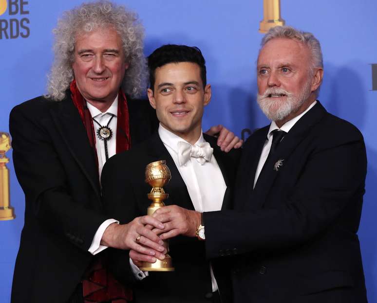 Brian May e Roger Taylor, da banda Queen, posam com ator Rami Malek nos bastidores do Globo de Ouro em Beverly Hills
06/01/2019
REUTERS/Mario Anzuoni