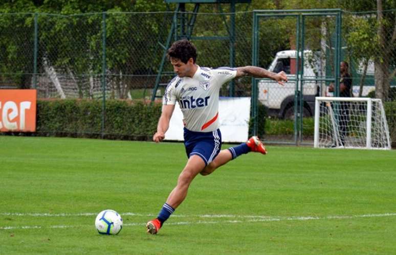 Alexandre Pato treinou finalizações com o elenco na manhã desta quinta-feira (Foto: Érico Leonan/saopaulofc.net)