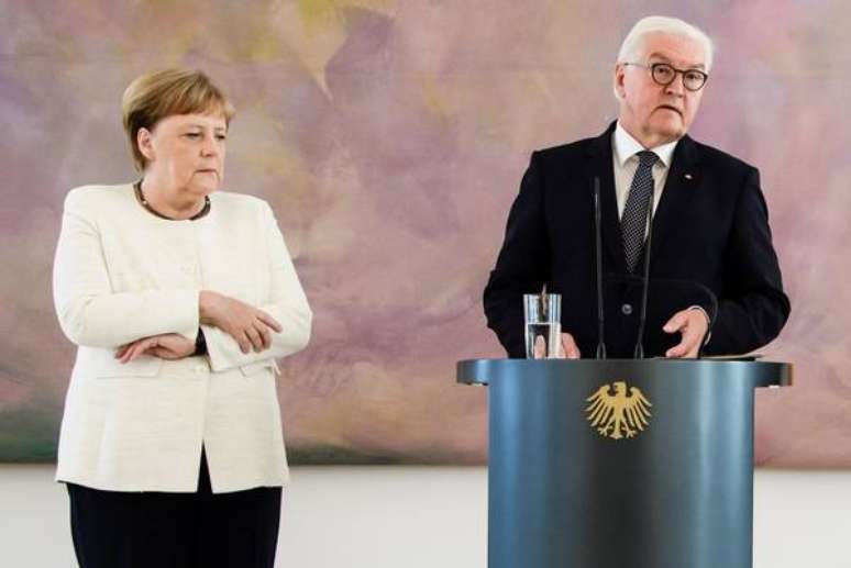 Merkel sofre tremores em público pela 2ª vez