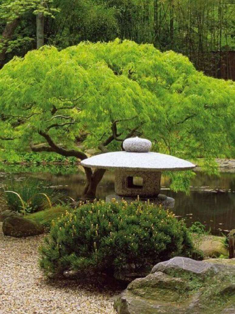 12. A lanterna de pedra não pode faltar no Jardim Japonês. Fonte: Pinterest