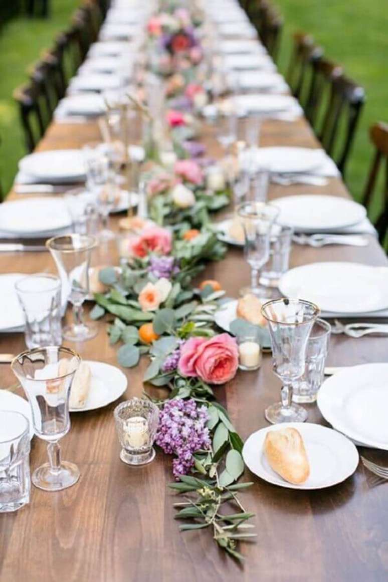 17. Delicado e simples arranjo de mesa para aniversário de bodas de casamento- Foto: Pinterest