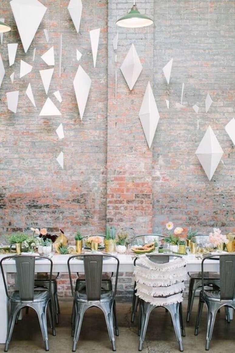 26. Detalhes minimalistas para decoração de bodas de casamento para casais modernos – Foto: Shelterness