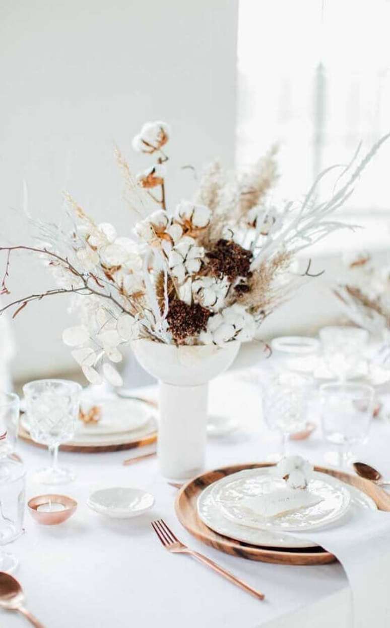 51. Detalhes decorativos super delicados para bodas de algodão – Foto: Elegant Wedding Invites