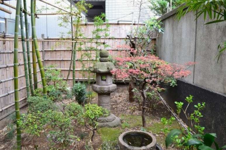 51. Mini Jardim Japonês criado nos fundos da casa. Fonte: Pinterest