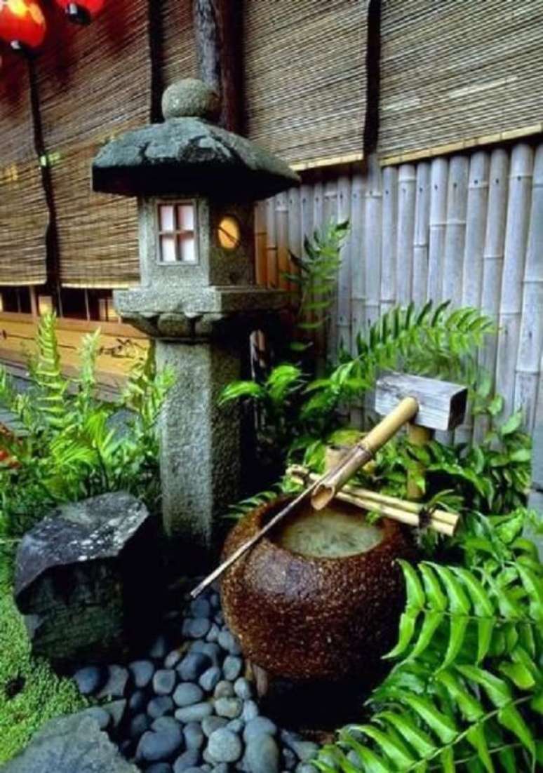 68. Misture pequenas pedras e bambu e o resultado do seu Jardim Japonês será incrível. Fonte: Pinterest