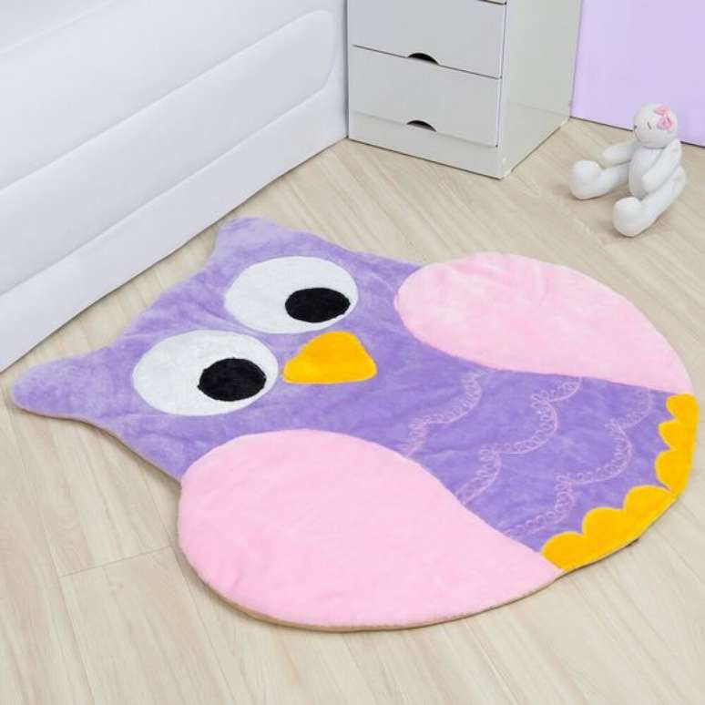 18. At&eacute; o quarto de beb&ecirc; fica ainda mais lindo com o tapete de coruja &ndash; Por: Pinterest