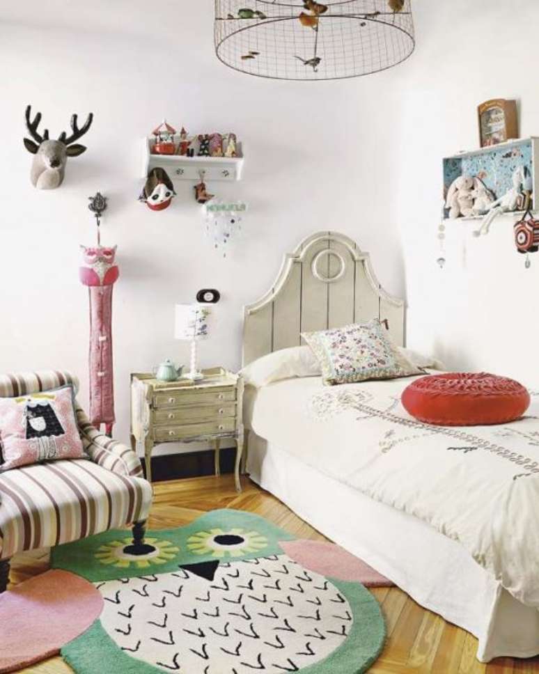 17. O quarto infantil fica muito mais alegre com o tapete de coruja &ndash; Por: Pinterest