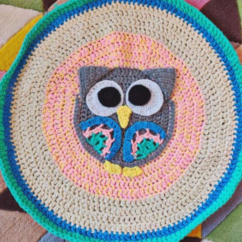 60. Para ambientes maiores, fa&ccedil;a um tapete de coruja redondo &ndash; Por: pradika