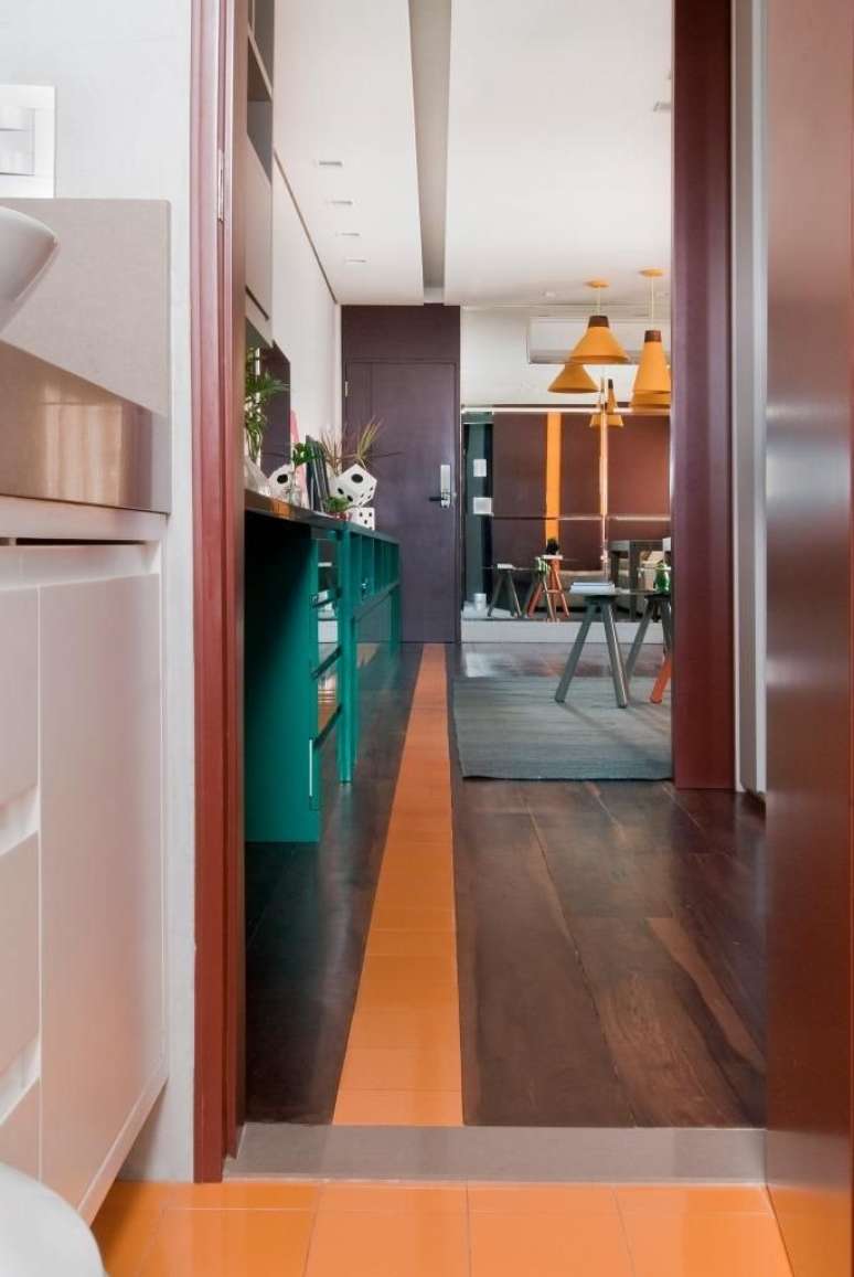 11. A tinta para madeira costuma ser aplicada de muitas formas. Projeto por: Ana Yoshida