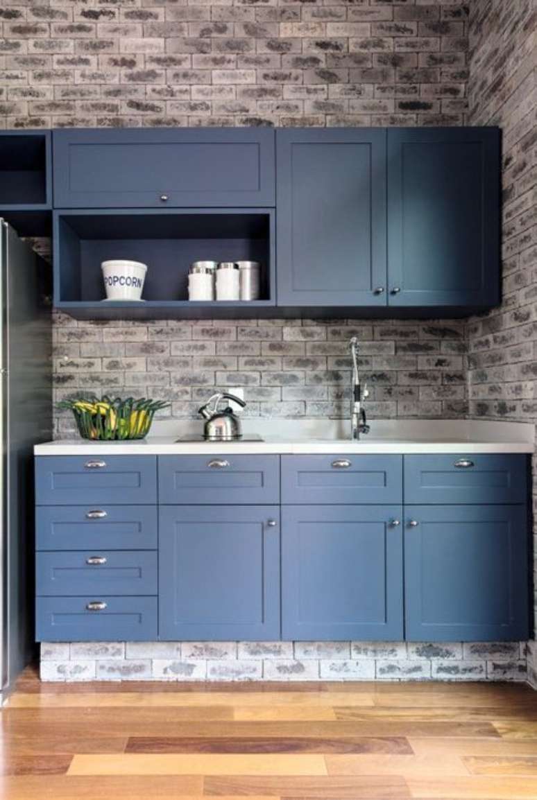 13. Algumas cores de tinta para madeira s&atilde;o uma mistura de tons. Projeto por: Revista Viva Decora