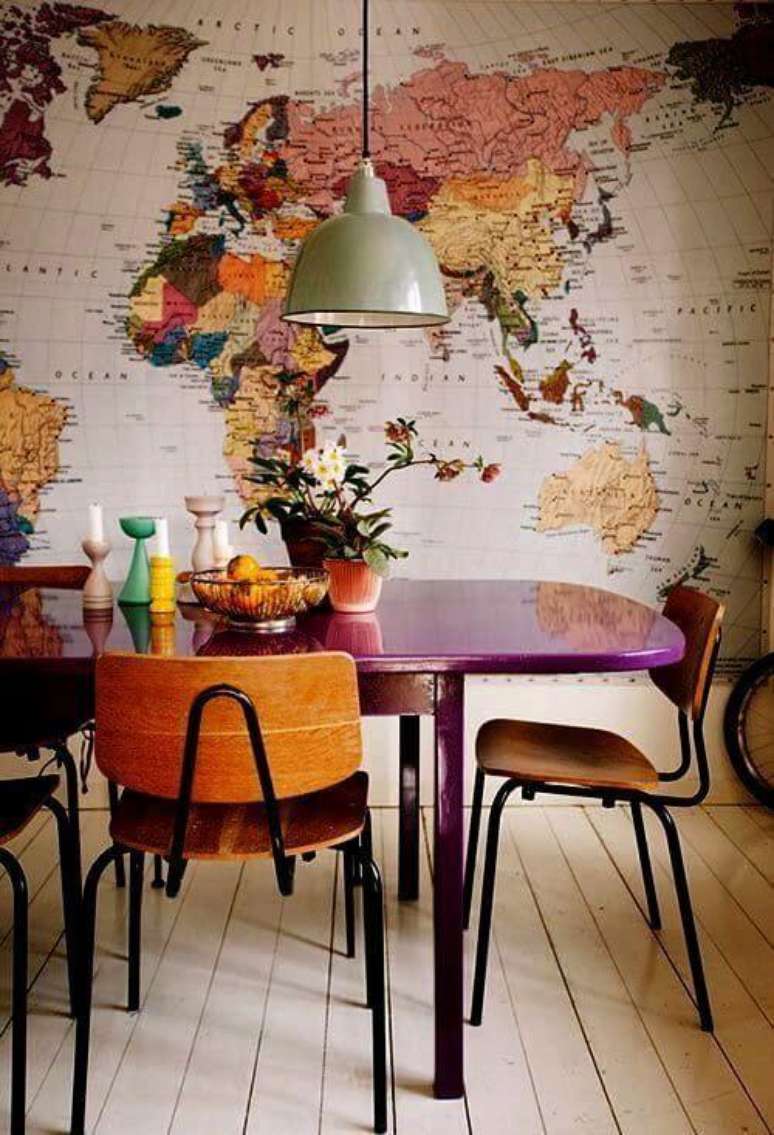 20. Roxo tamb&eacute;m &eacute; uma cor de tinta para madeira muito utilizada. Projeto por: Revista Viva Decora