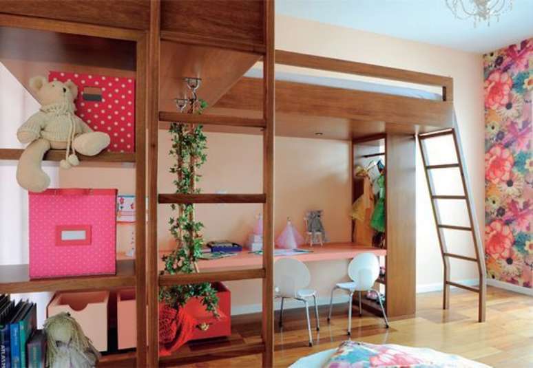 24. O contraste feito com a tinta para madeira tamb&eacute;m pode ser feito de forma inversa. Projeto por: Revista Viva Decora