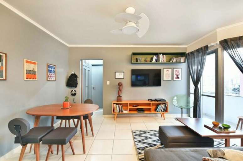 33. M&oacute;veis r&uacute;sticos e m&oacute;veis com tinta para madeira formam um bom contraste. Projeto por: Move M&oacute;vel