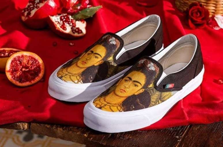 Vans lança tênis com estampas em homenagem à Frida Kahlo.