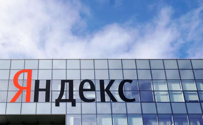 Logo do Yandex na sede da empresa em Moscou 04/10/2018 REUTERS/Shamil Zhumatov