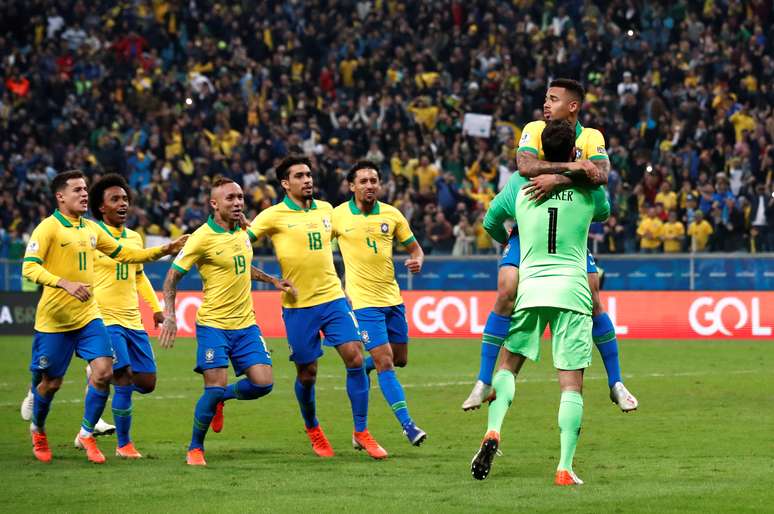 Na disputa de pênaltis, o Brasil venceu o Paraguai por 4 a 3 e avançou para a semifinal da Copa América