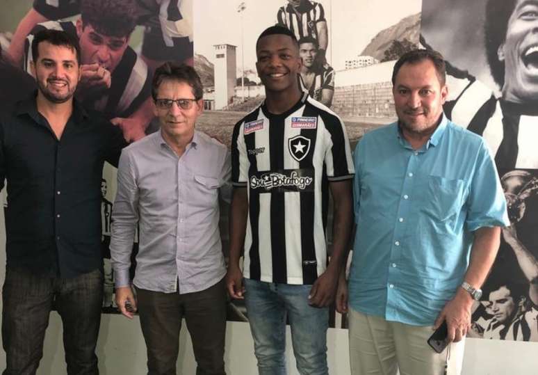 Maxuel e seus empresários (Foto: Divulgação)