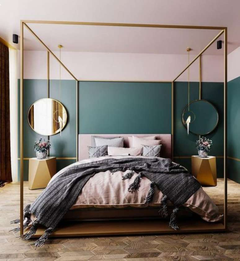 10. Para ambientes minimalistas, use a cama com dossel na cor dourada – Por: Vanilla