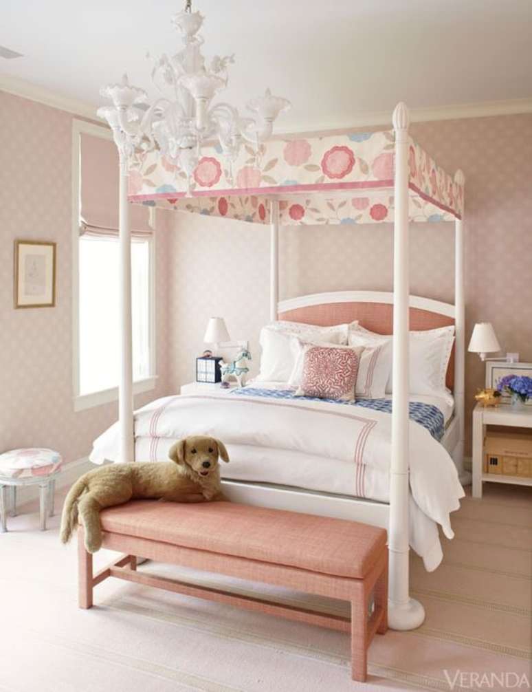35. A cama de princesas com dossel rosa é delicada e super feminina para uma cama com dossel – Por: Veranda