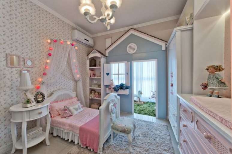57. O quarto infantil com cama com dossel iluminada – Por: Traço Arquitetura