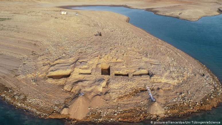 Recuo da água na represa de Mossul possibilita descoberta de palácio do Império Mitani na margem antiga do rio Tigre
