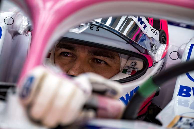 Sergio Perez frustrado por terminar em P11
