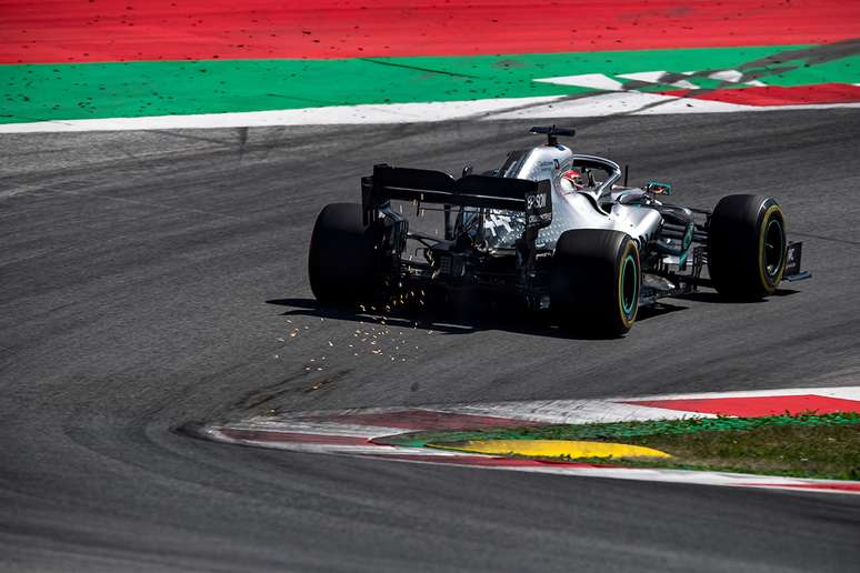 Hamilton acha que superaquecimento não foi um problema para a Ferrari e Red Bull