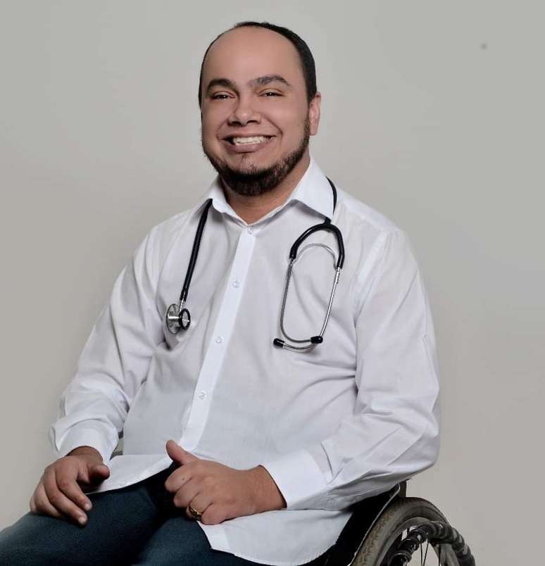 Marcos Vinícius Nunes da Silva tem tetraplegia parcial desde que sofreu acidente de carro quando era estudante de Medicina