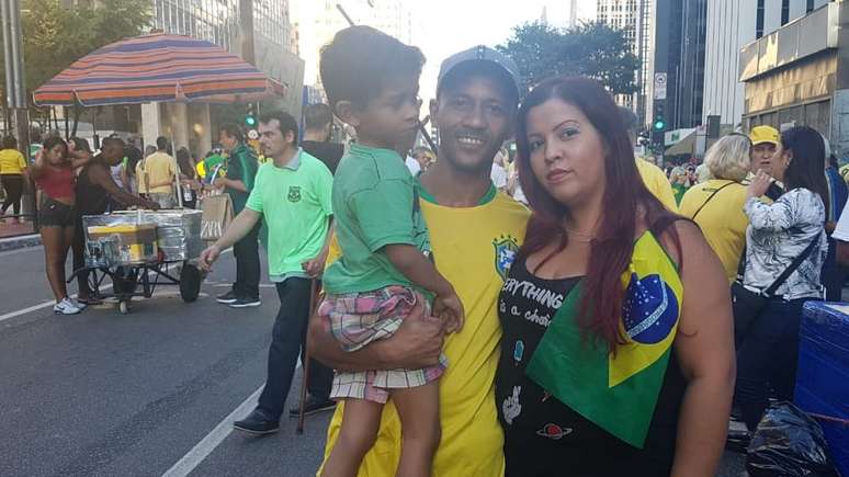 Edmar Rocha da Silva, cobrador de ônibus, e sua família; '(As conversas) só demonstram um juiz se esforçando para fazer Justiça', defende