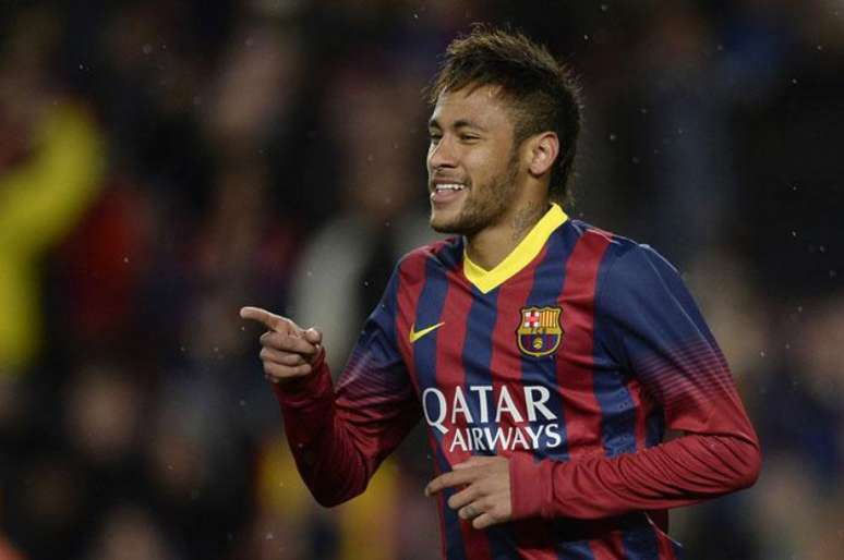 Neymar com as cores do Barcelona (Foto: LLUIS GENE / AFP)