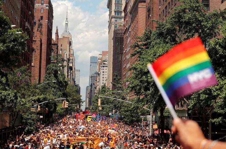 Ativistas criticaram a organização da Parada do Orgulho Gay por ter se aproximado de empresas para patrocinar o evento