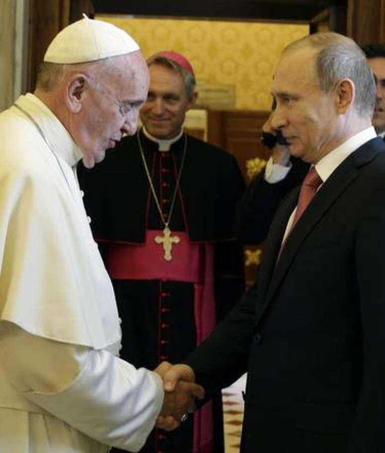 Putin se reunirá com Papa e Conte em visita à Itália
