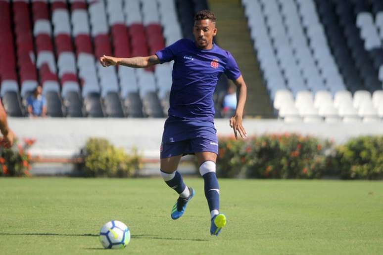Caio Monteiro tem 22 anos e cinco gols pelo time profissional cruz-maltino (Paulo Fernandes/Vasco.com.br)