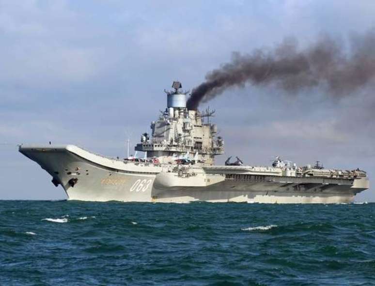 Incêndio em submarino mata 14 marinheiros na Rússia