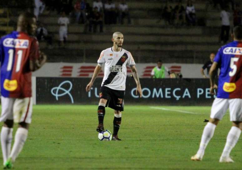 Luiz Gustavo é zagueiro, mas chegou a atuar como lateral-direito no Vasco (Carlos Gregório Jr/Vasco.com.br)