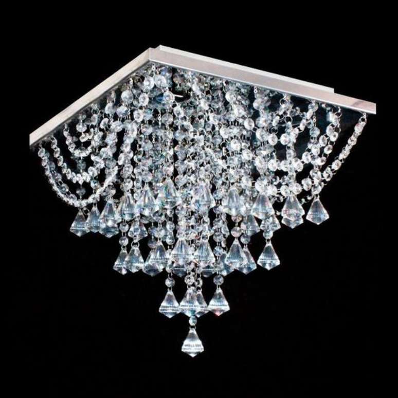 54. Modelos de lustres de cristal são sinônimos de luxo e requinte. Foto: Hunter Trade