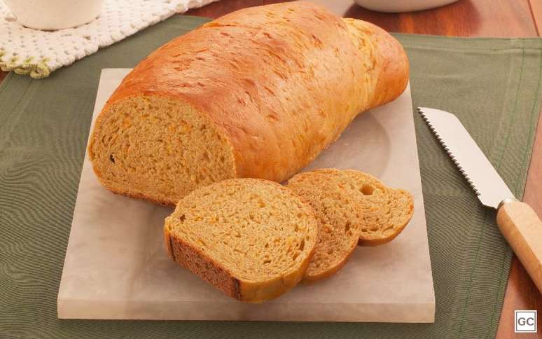 Que tal substituir o tradicional bolo de cenoura pelo pão doce de cenoura? - Produção: Vânia Araújo/Maria Olinda Cabral