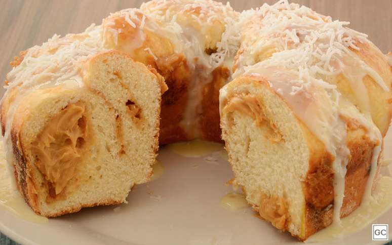 A rosca doce com leite condensado é uma ótima pedida para o café da tarde 