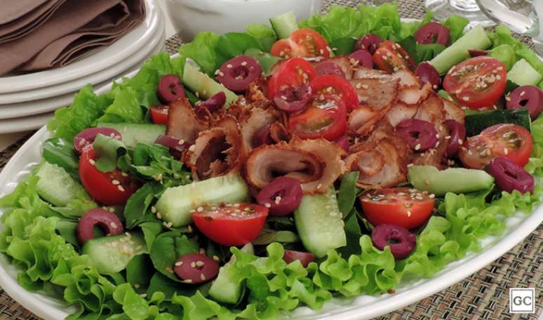 Salada com rosbife 
