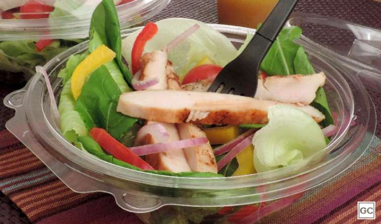 Salada pronta com frango 

