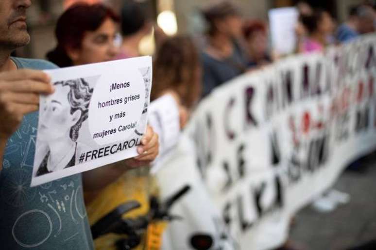 Protesto em Pamplona em defesa de Carola Rackete