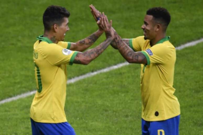 Firmino comemora o gol marcado na semifinal, com assistência de Gabriel Jesus (Foto: MAURO PIMENTEL / AFP)