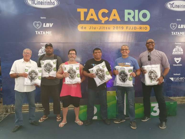 Professores sorteados foram Hugo, Leonardo Honório e Márcio de Deus na Taça Rio da FJJD-Rio (Foto: Reprodução)